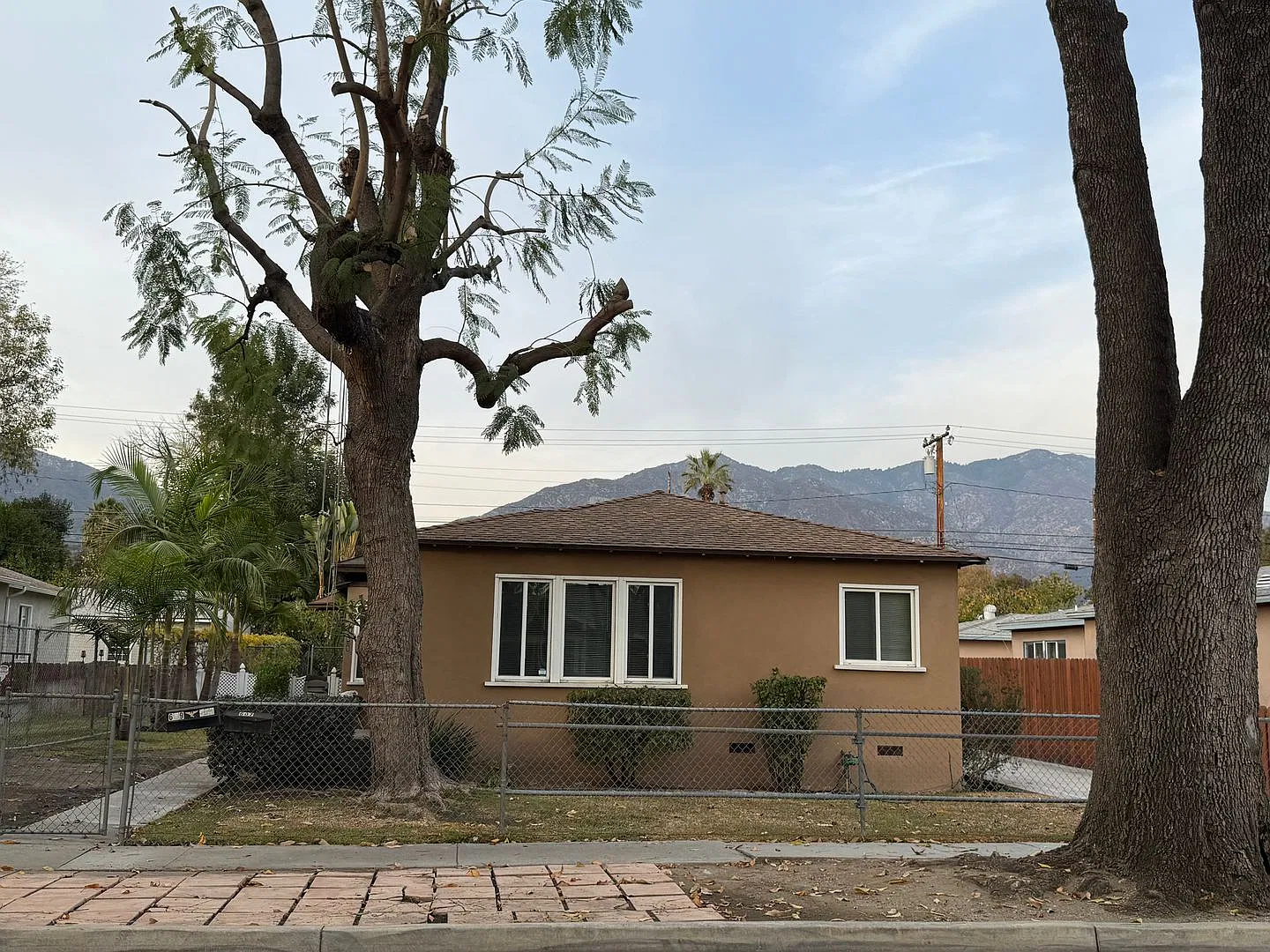 Charming 2 bedroom 1 bath, Monrovia — Photo 1