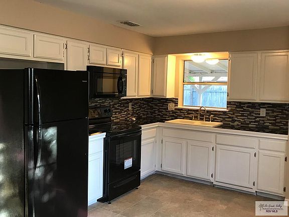 3rd image of 23 Meadow Glen Dr