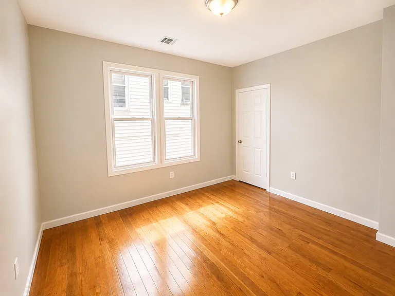 379 Hawthorne Ave #3 — Photo 12