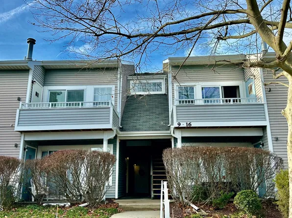 14 Gait Ct, Tinton Falls, NJ 07753
