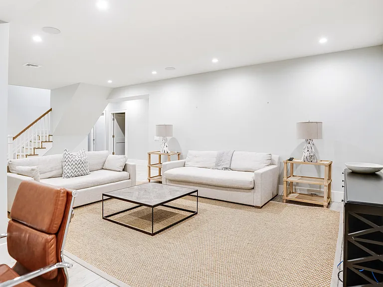 61 Birchwood Ln — Photo 17