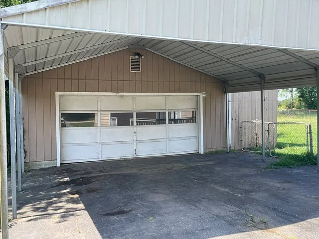 670 Emily Ln — Photo 11