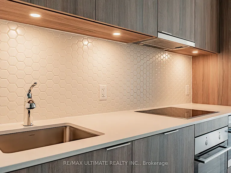 158 Front St E #1211 — Photo 4