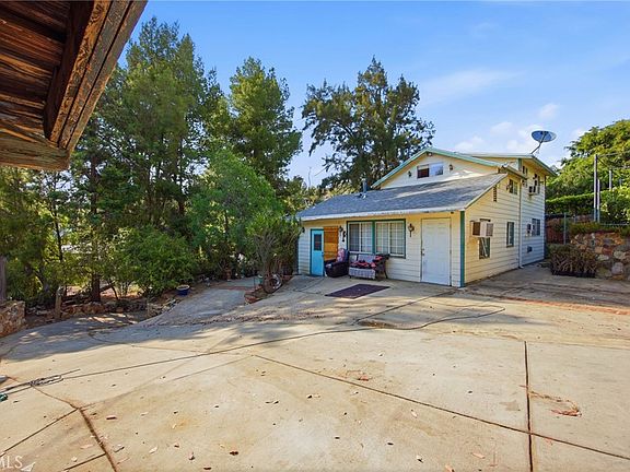 4th image of 10064 Sunland Blvd