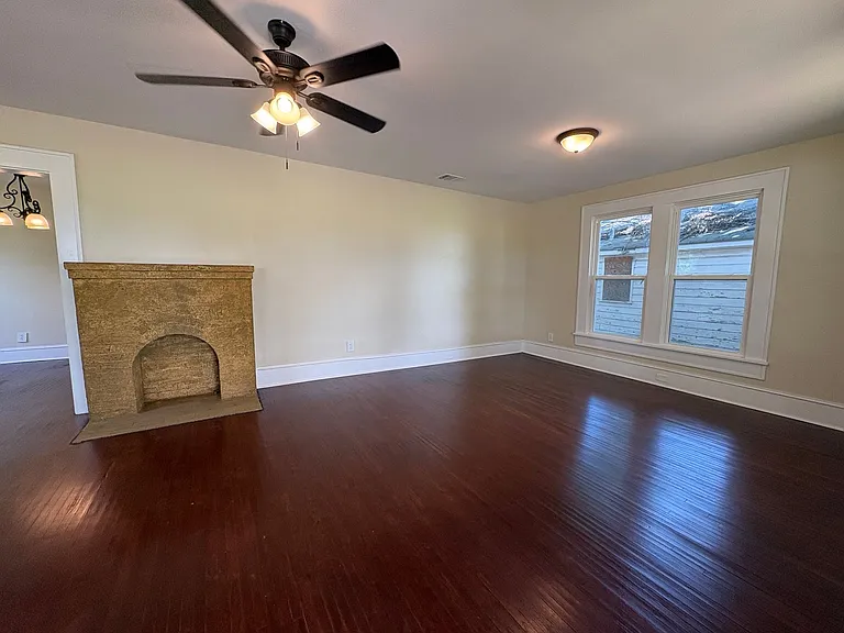 2134 Queens Hwy — Photo 7