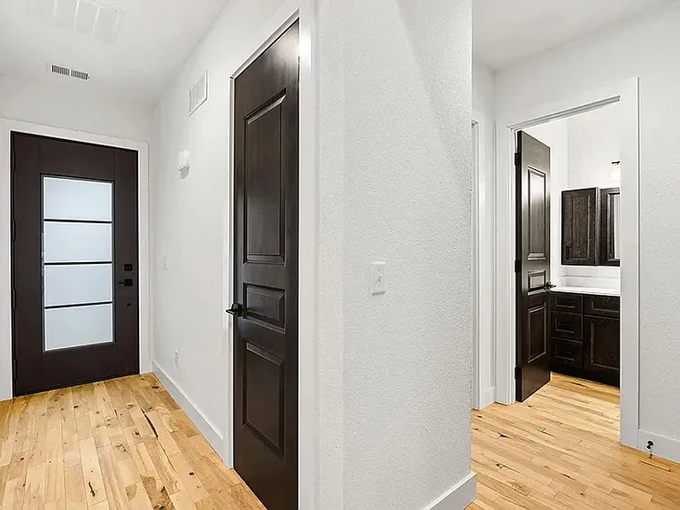 105 & 107 E Maplewood Ln — Photo 3