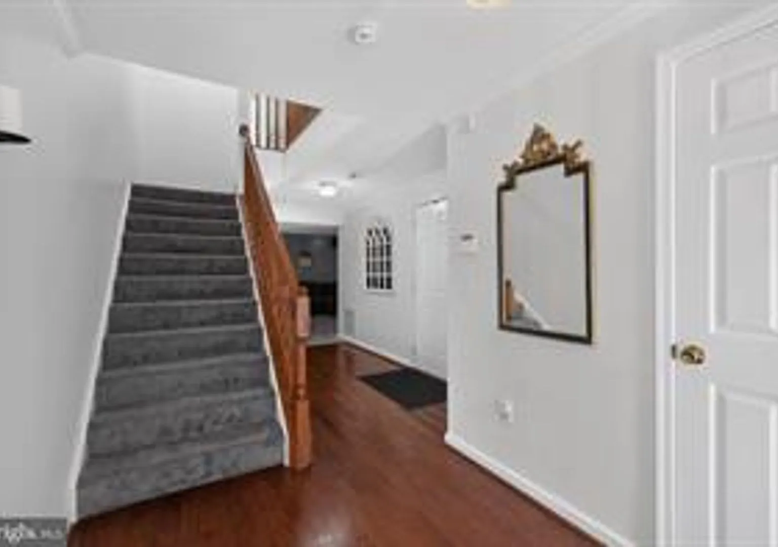 Nestled In Teh Charming Goshen Estates With Single Family Home — Photo 3