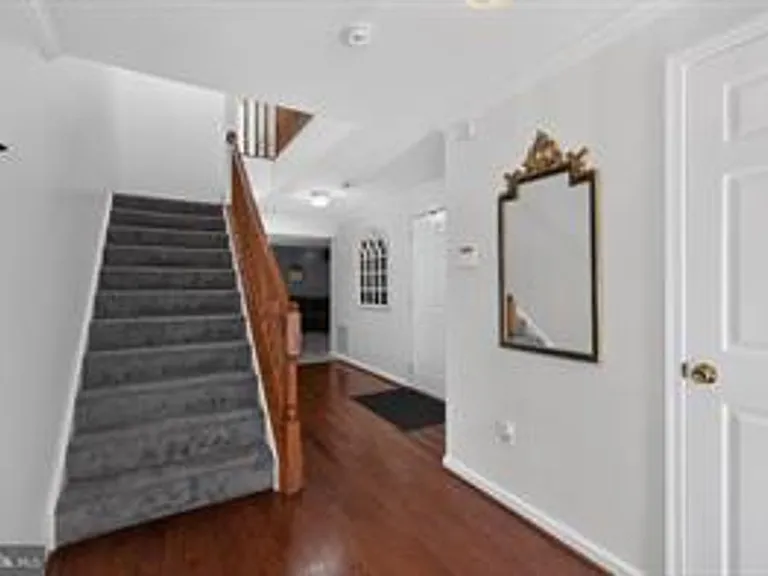 10 Augustine Ct — Photo 3