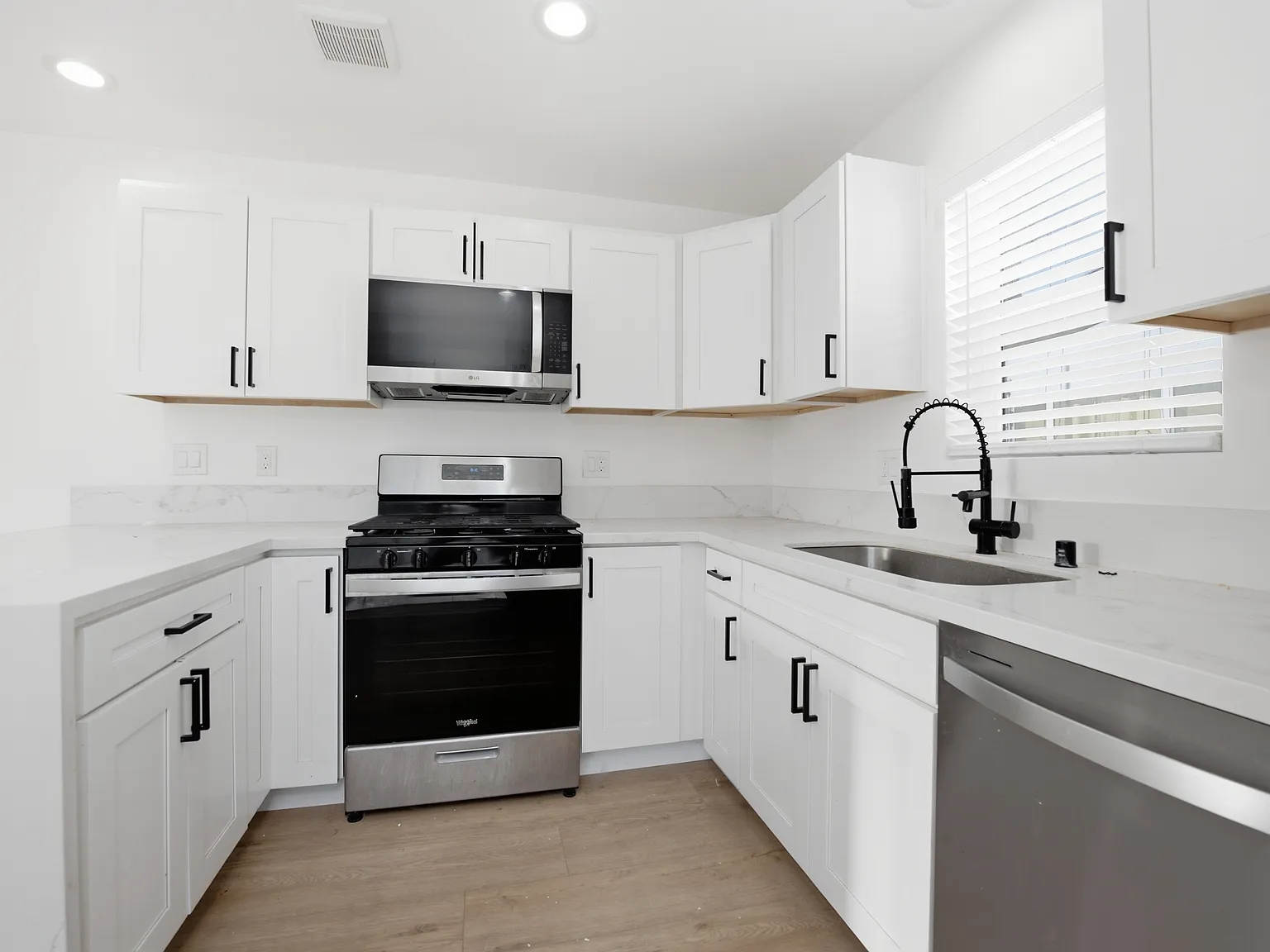 2 bed, 753 sqft, $2,995 — Photo 1