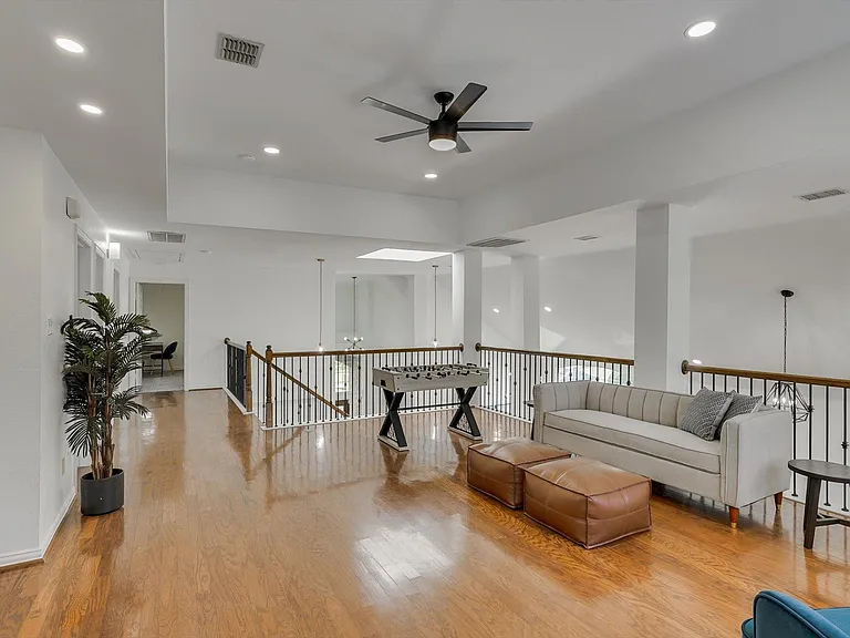 2410 Shorewood Ct — Photo 26