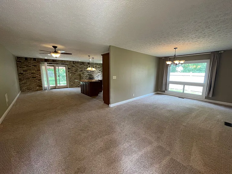 2623 Covington St — Photo 2