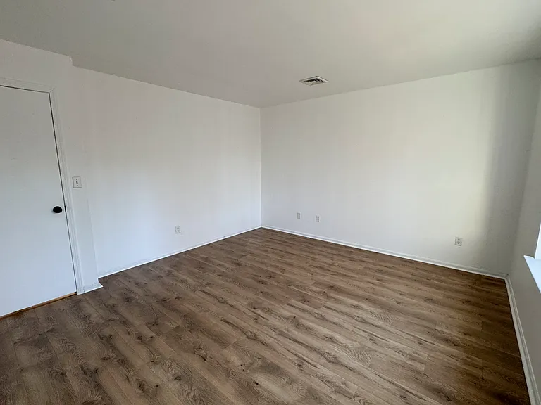 409 Kings Hwy — Photo 18