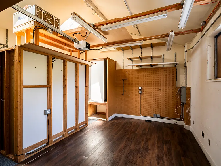 Garage / Extra Bedroom