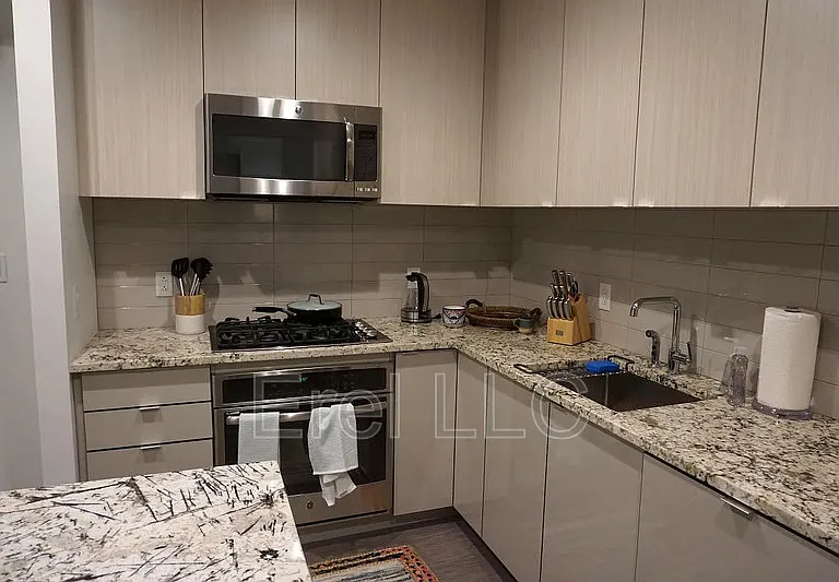 80-82 Fenwood Rd #906 — Photo 2