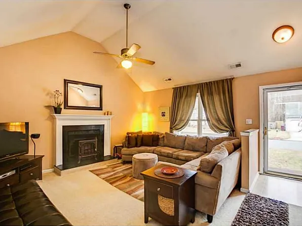 2444 Broadnax Cir, Chesapeake, VA 23323