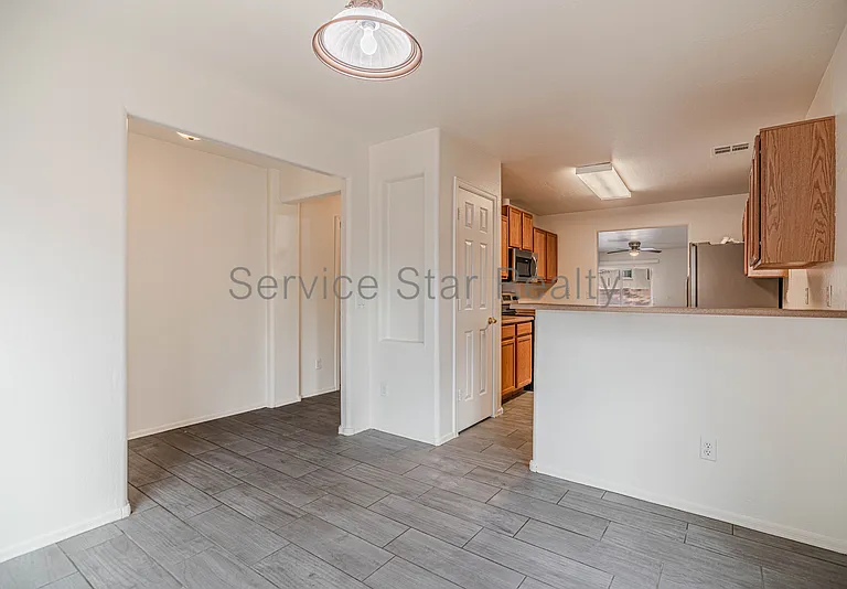 25235 W La Mont Ave — Photo 5