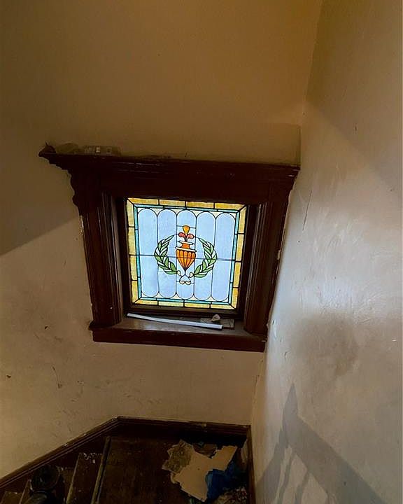 2nd image of 1079 E 35th St