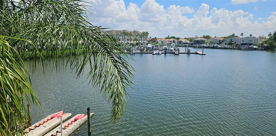 8822 Bay Pointe Dr #203