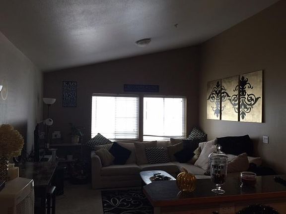 3rd image of 822 NE A St APT 11