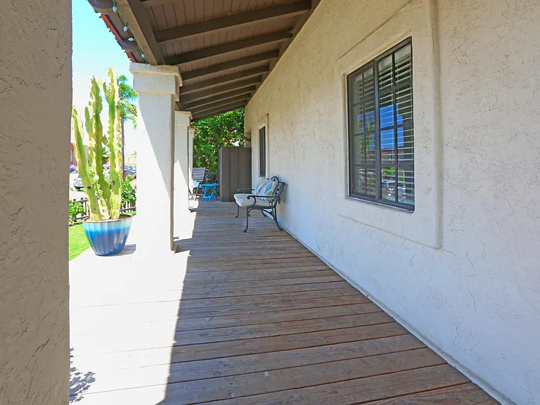Common area patio in the front.