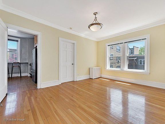 5th image of 1427 W Summerdale Ave APT 2B