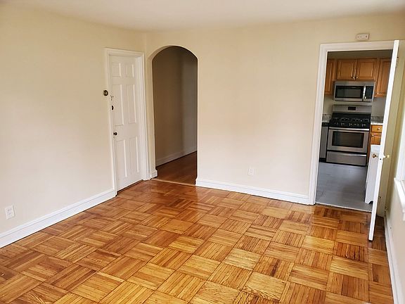 3rd image of 412 Linden St APT 1
