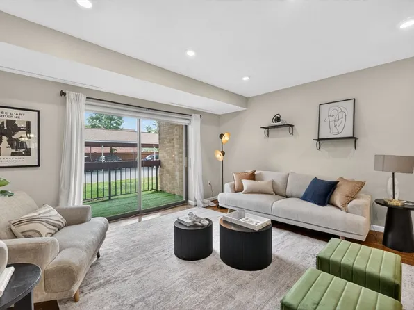 41 Centre St APT 106, Brookline, MA 02446