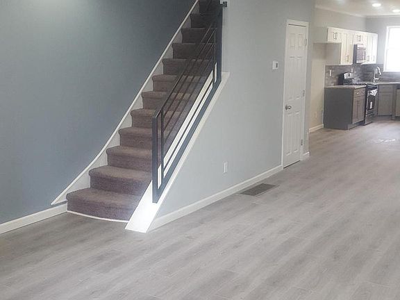 3rd image of 6441 N Smedley St