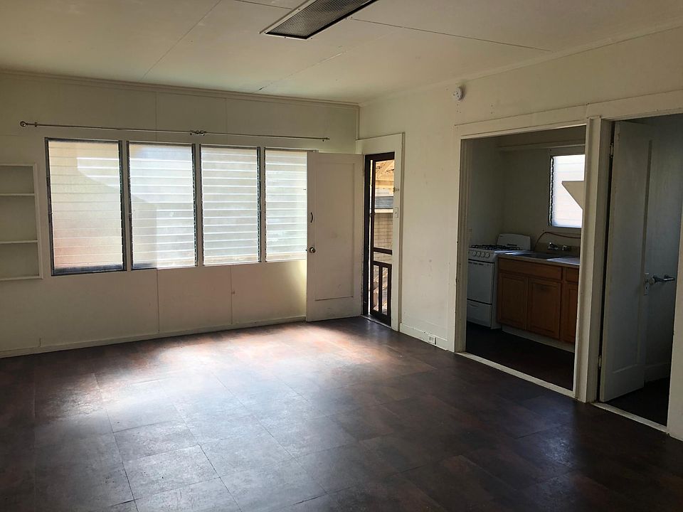 2nd image of 1638 Young St APT 3