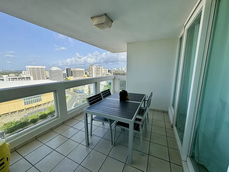 Cond Coliseum Tower Apto 2201 Ave Arterial B — Photo 9
