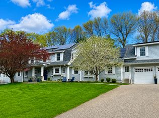 4236 Heathcote Rd, Deephaven, MN 55391