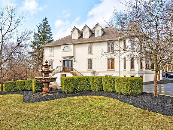 3rd image of 2820 River Park Dr