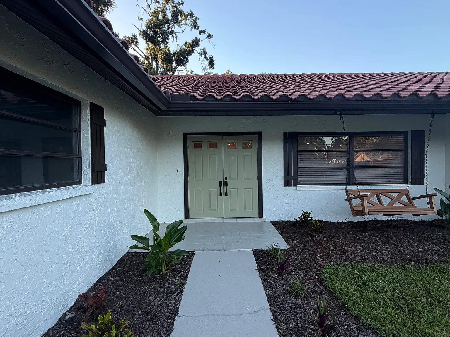 3 bed, 1900 sqft, $3,195 — Photo 2