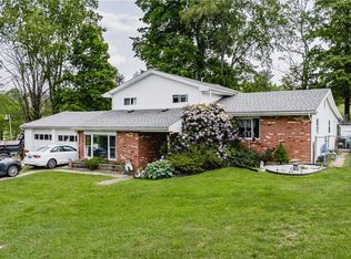 11 Roberts Dr, Belpre, OH 45714