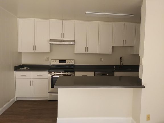 3rd image of 10 Garden Ct APT 8