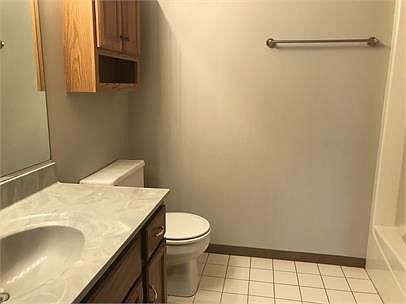 5th image of 330 Woodridge Cir Unit G