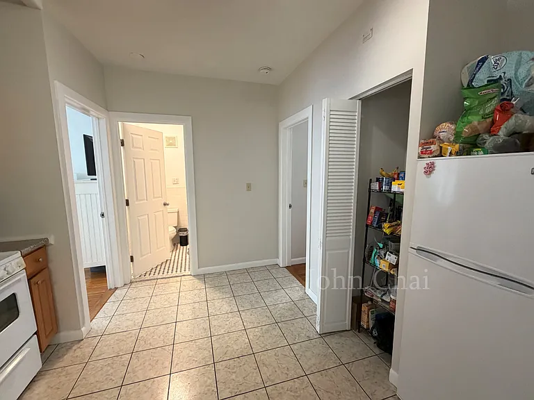 3 Sutherland Rd #4 — Photo 12