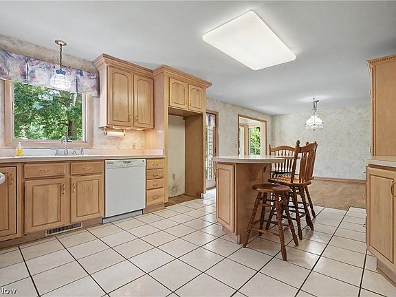 4th image of 2053 Walker Mill Rd