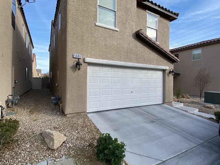 5680 Woods Crossing St — Photo 3