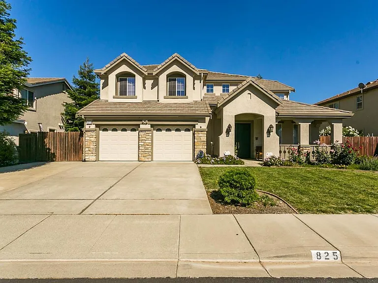825 Rio Grande Dr — Photo 1