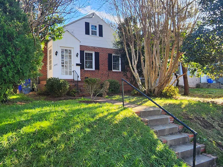 4847 Bayard Blvd — Photo 2