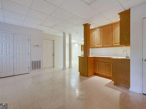 3rd image of 320 Millstone Cir