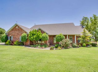 11 Silver Meadow Ln, Enid, OK 73703