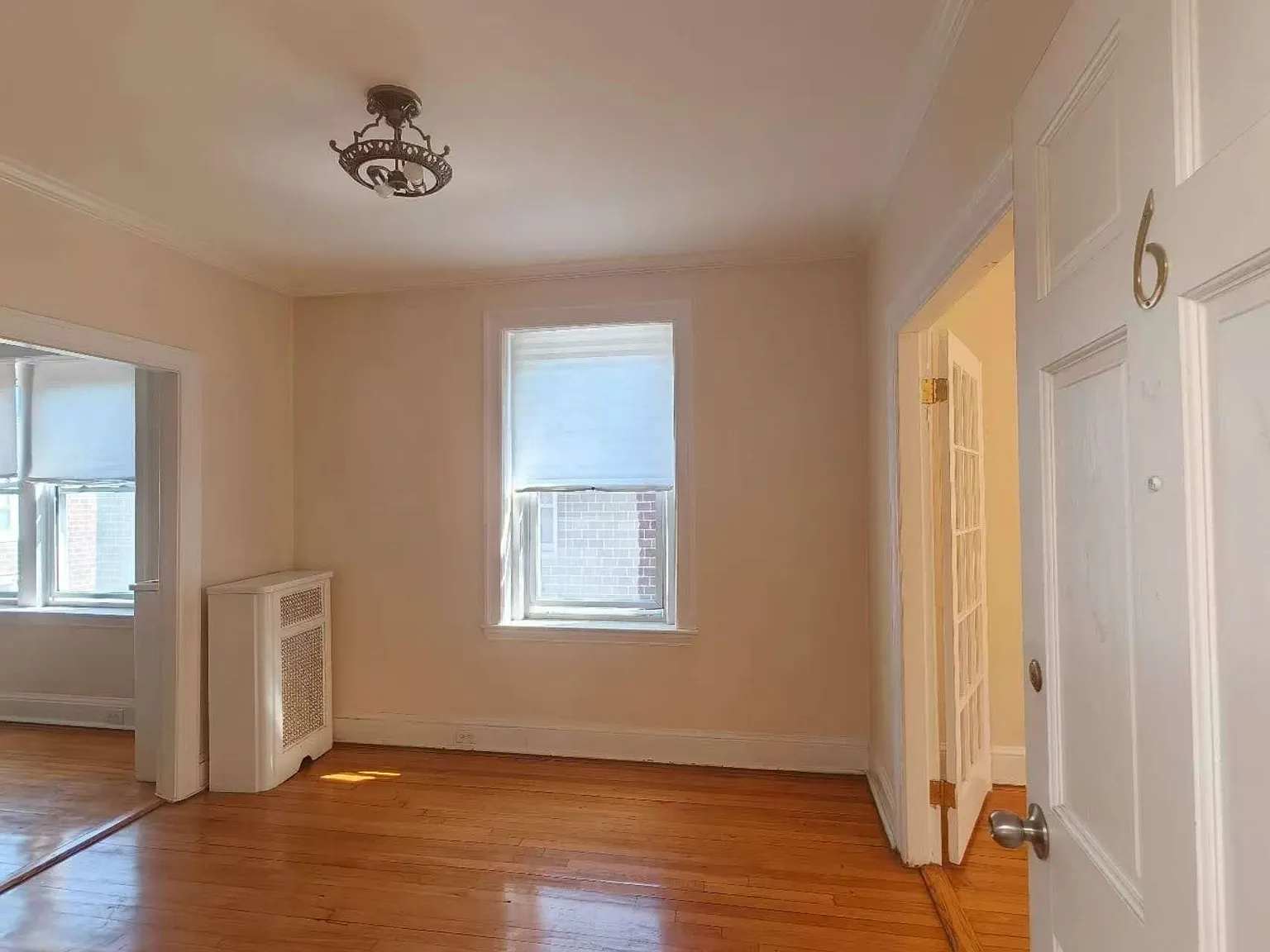 3 bed, 1.0 bath, 1087 sqft, $4,700 — Photo 4