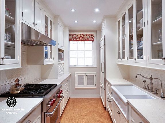3rd image of 137 E 66th St APT 2A