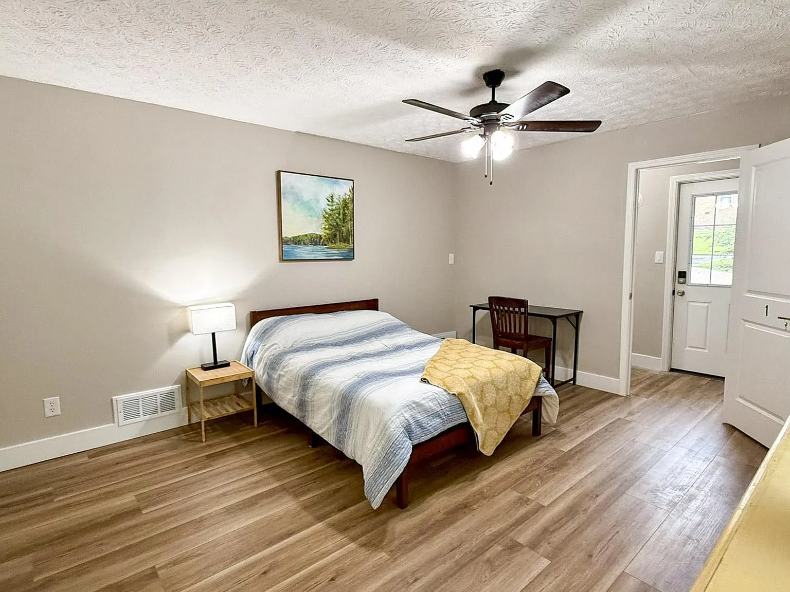 4 bed, 4.0 bath, 2350 sqft, $1,183 — Photo 3