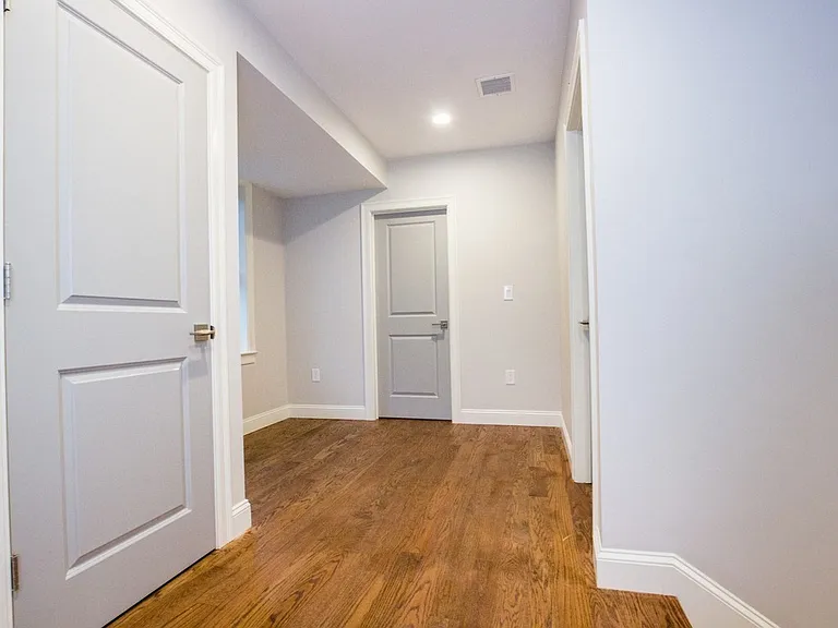 68 Rockwell Ave — Photo 10