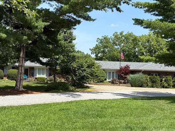 2302 Hillcrest Rd, Donnellson, IA 52625