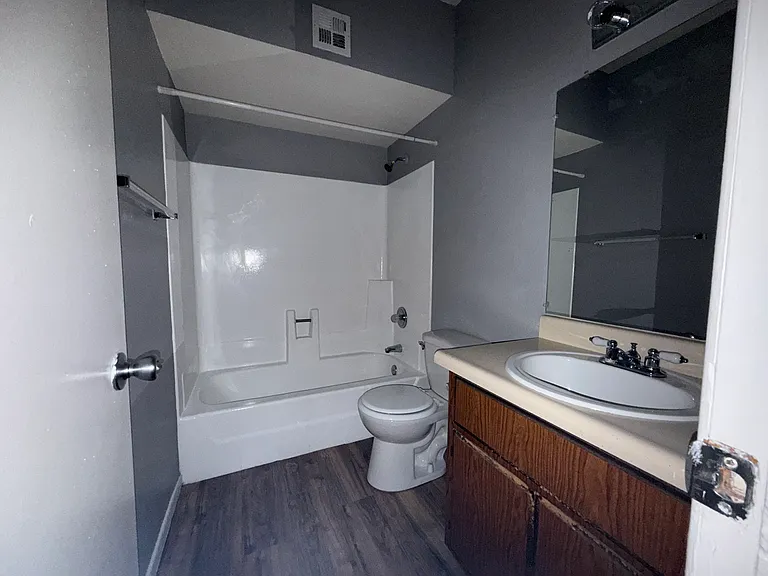 2839 E Le Marche Ave #203 — Photo 12