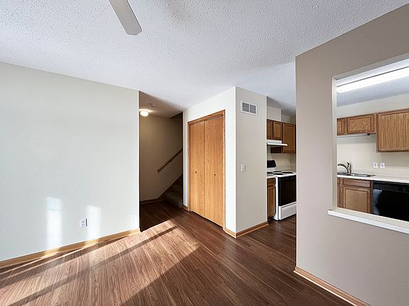 2nd image of 171 W Lind St